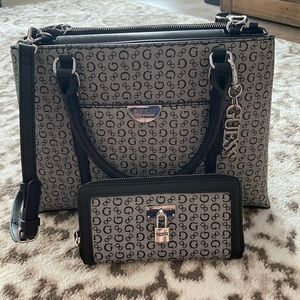 Brand New Guess Purse with Matching Wallet. No Flaws. Perfect Condition. 🖤🖤🖤